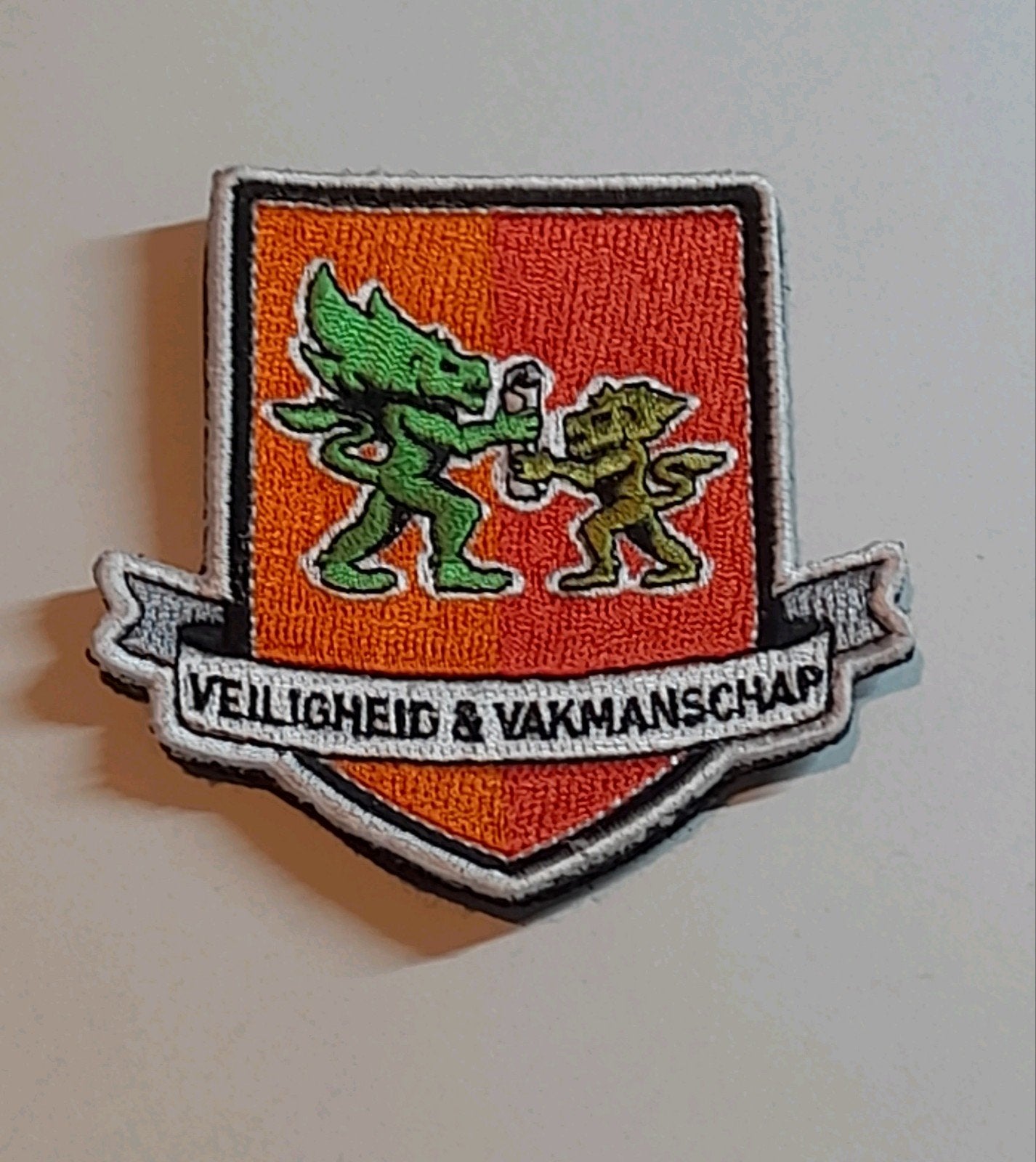 mouwembleem VEVA, Verzamelen, Ophalen of Verzenden, Landmacht, Nederland, Embleem of Badge