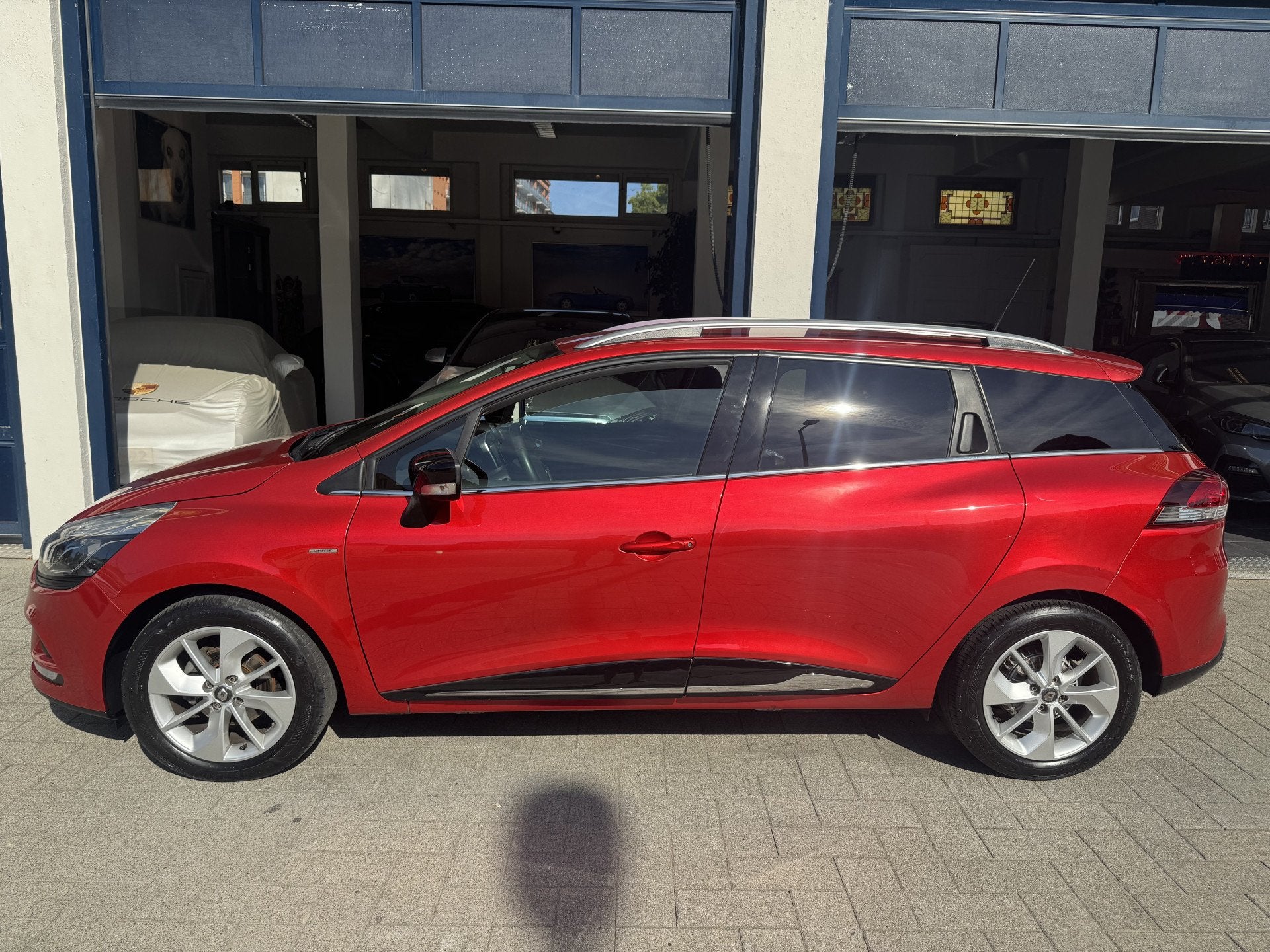 Renault Clio Estate 0.9 TCe Limited NL AUTO MET N.A.P. NAVI/, Auto's, Voorwielaandrijving, 898 cc, 1063 kg, Gebruikt