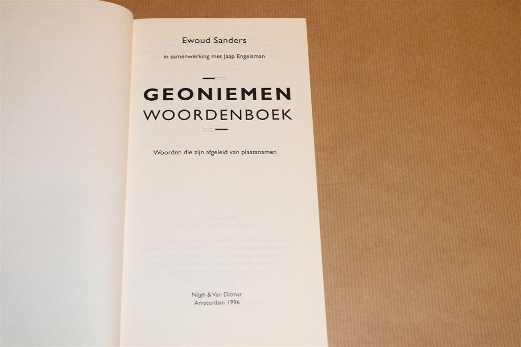 Geoniemen Woordenboek — Woorden uit Plaatsnamen, Boeken, Ophalen of Verzenden, Gelezen, Van Dale, Nederlands