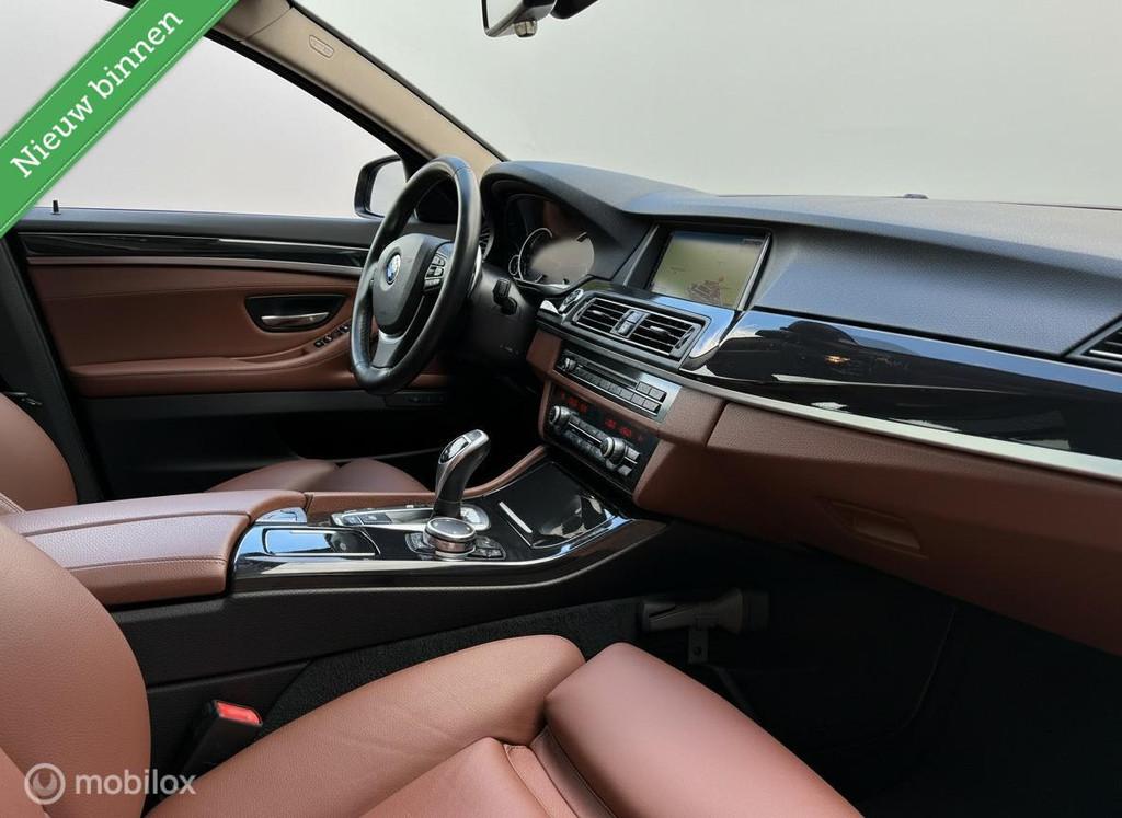 BMW 5-serie Touring 528xi High Executive Aut Pano Leder NL A, Auto's, Automaat, 15 km/l, Gebruikt, Euro 6