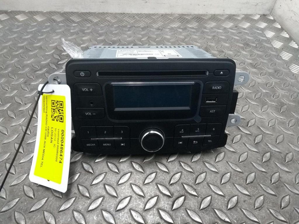 DACIA LOGAN RADIO 2014, Ophalen of Verzenden, Gebruikt, Stiba lid