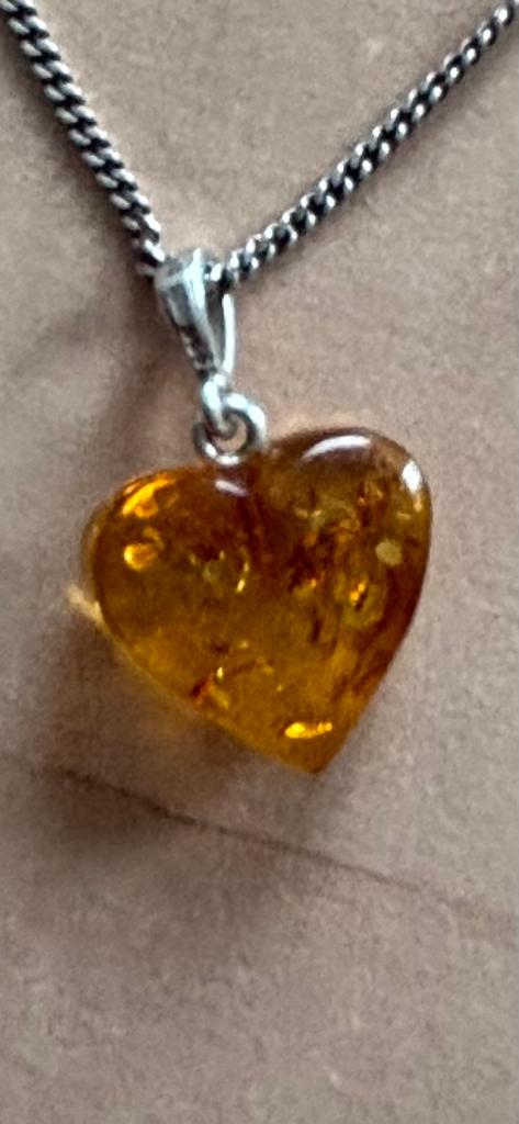 Amber hartje hanger, Ophalen of Verzenden, Zo goed als nieuw, Overige materialen