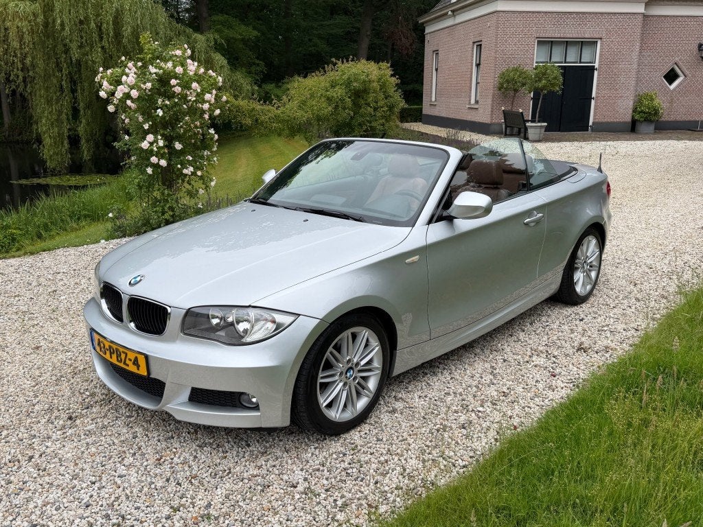 Bmw 1-SERIE Cabriolet 120i M-Sport Automaat NL-auto FULL OPT, Auto's, BMW, Euro 5, Achterwielaandrijving, 680 kg, 4 cilinders