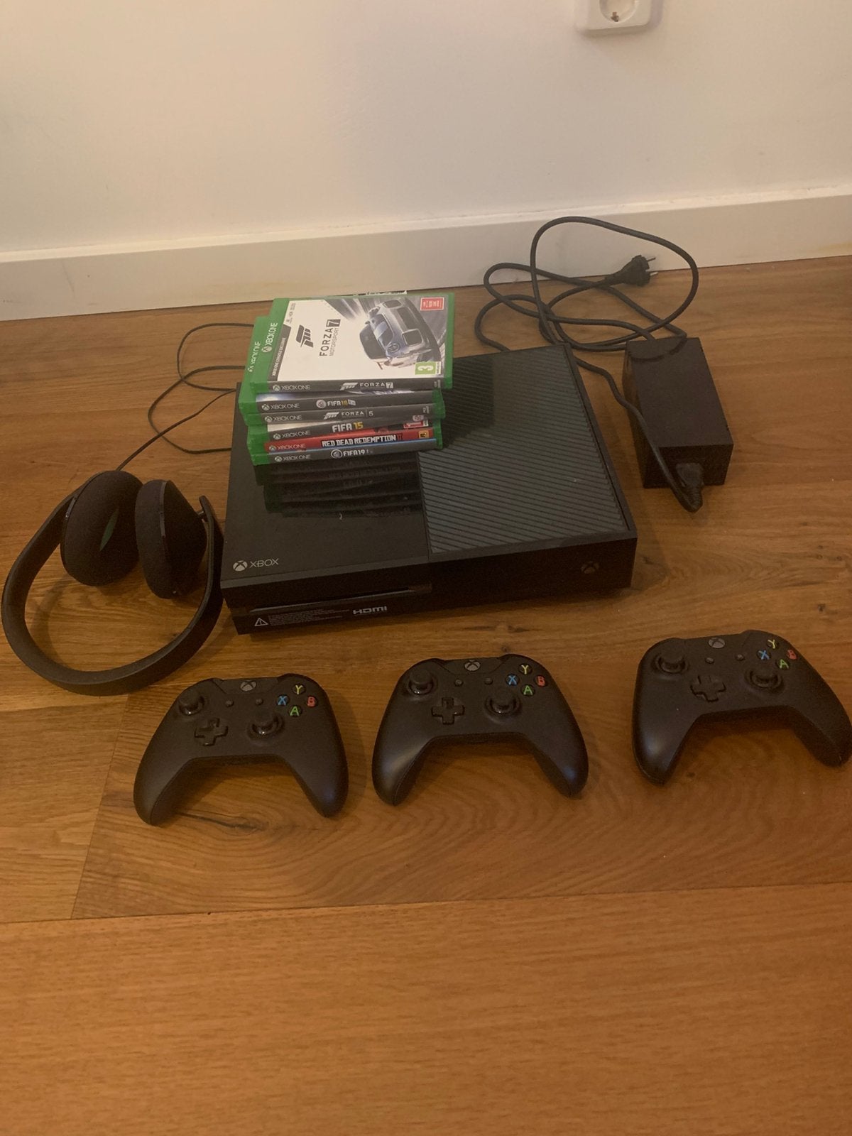 Xbox One model 1540 + 3 controllers, headset en 6 spellen, Spelcomputers en Games, Ophalen, Met 3 controllers of meer, 500 GB