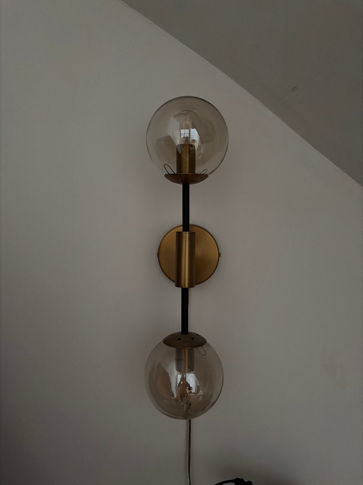 Madame stoltz wandlamp met goudkleur en twee glazen bollen, Ophalen, Zwart, E14 (klein), Overige merken