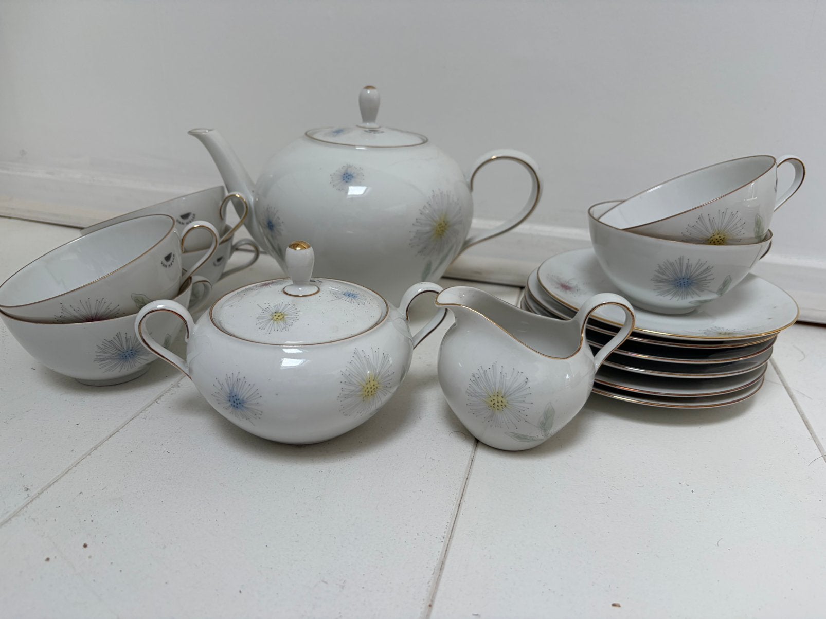 Nelle thee servies, Ophalen