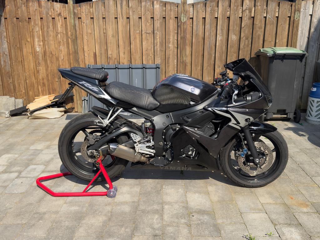 Yamaha YZF-R6 2004 - Zwart, Occasion, 4 cilinders, Motorrijbewijs A, Super Sport