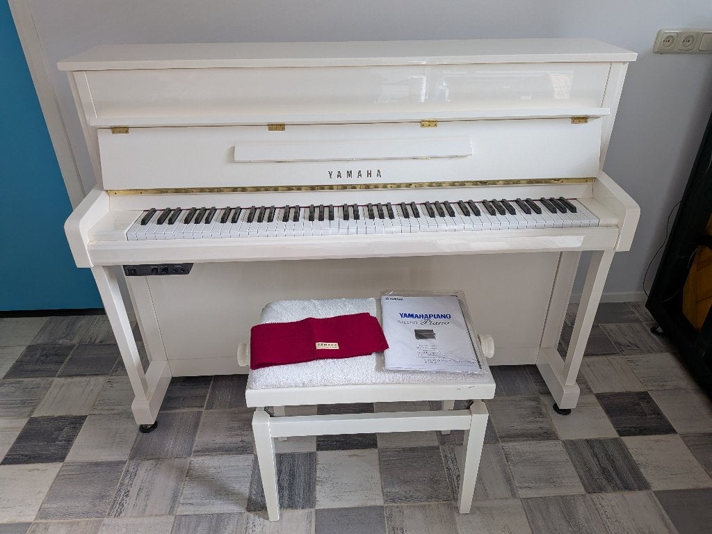 Yamaha B2 Silent piano,2010,zeer goede staat., Wit, Ophalen of Verzenden, Zo goed als nieuw, Piano