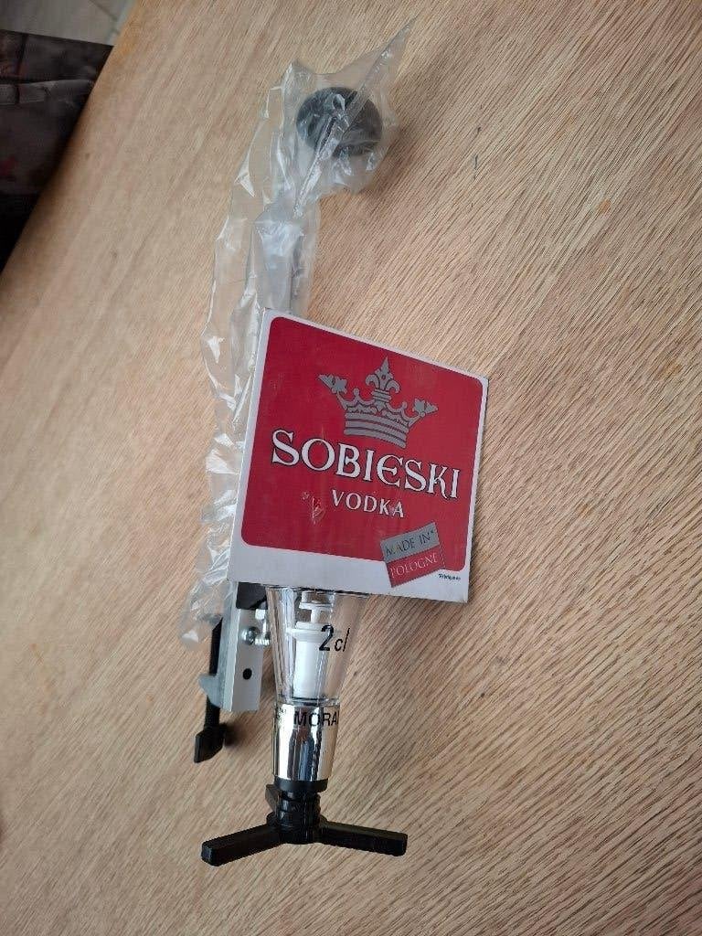 Nieuwe Sobieski vodka flessenhouder / dispenser met doseur, Verzamelen, Ophalen of Verzenden, Nieuw, Gebruiksvoorwerp