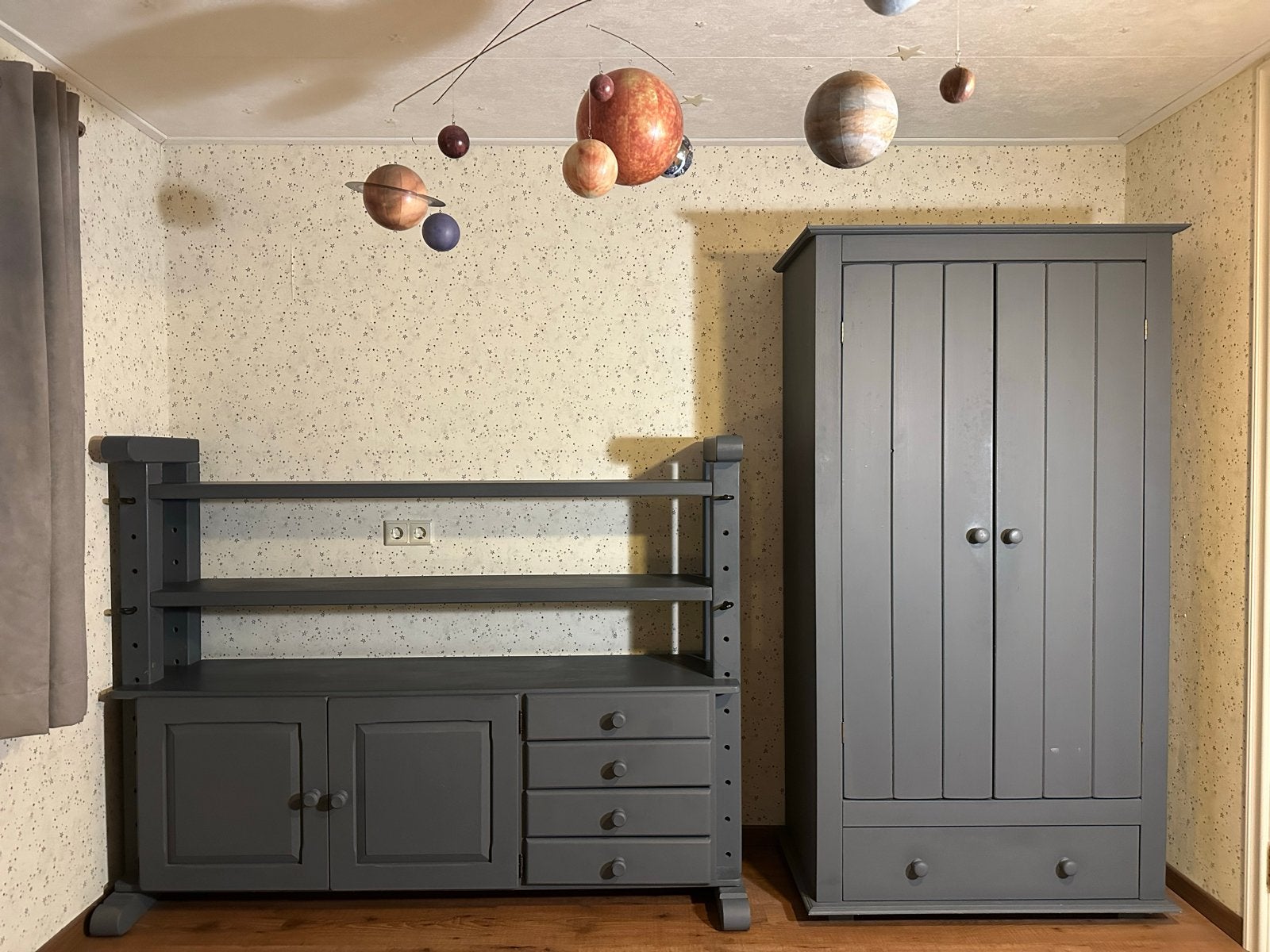 Kinderkamer set: kledingkast, dressoir, nachtkastje, Ophalen, Gebruikt, 100 tot 150 cm, 200 cm of meer