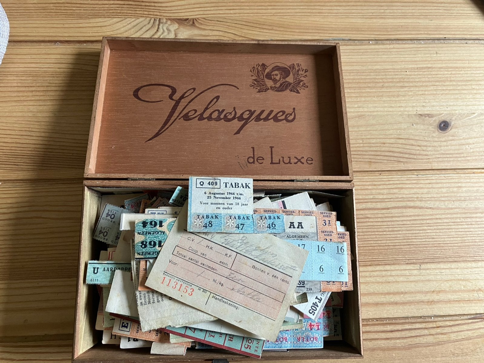 Doosje voedselbonnen distributiebonnen tweede wereldoorlog, Ophalen of Verzenden, Landmacht, Nederland