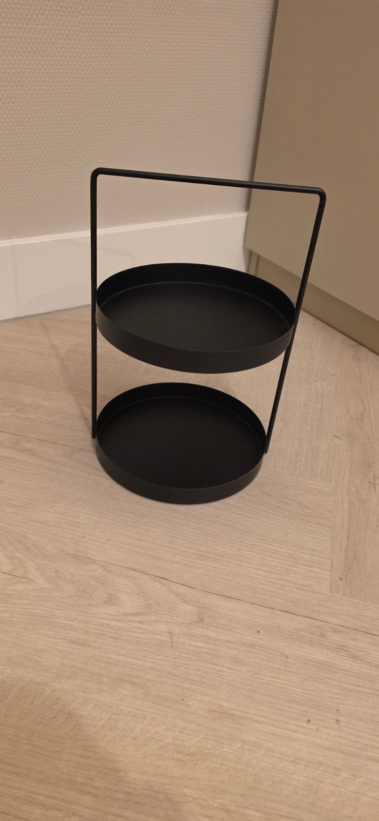 zwart metalen etagere voor bv. parfums, Ophalen