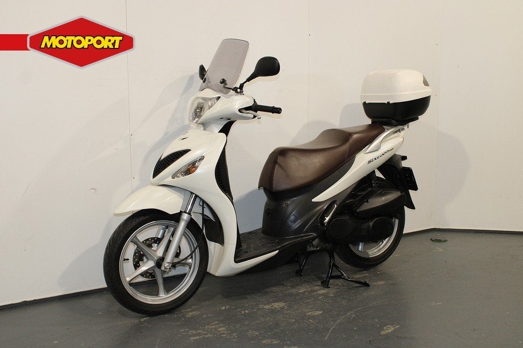 Suzuki UX150 Sixteen (bj 2008), Scooter, Lange Dreef 12
4131 NH  VIANEN, Bedrijf, Info-verkoop@nimag.nl