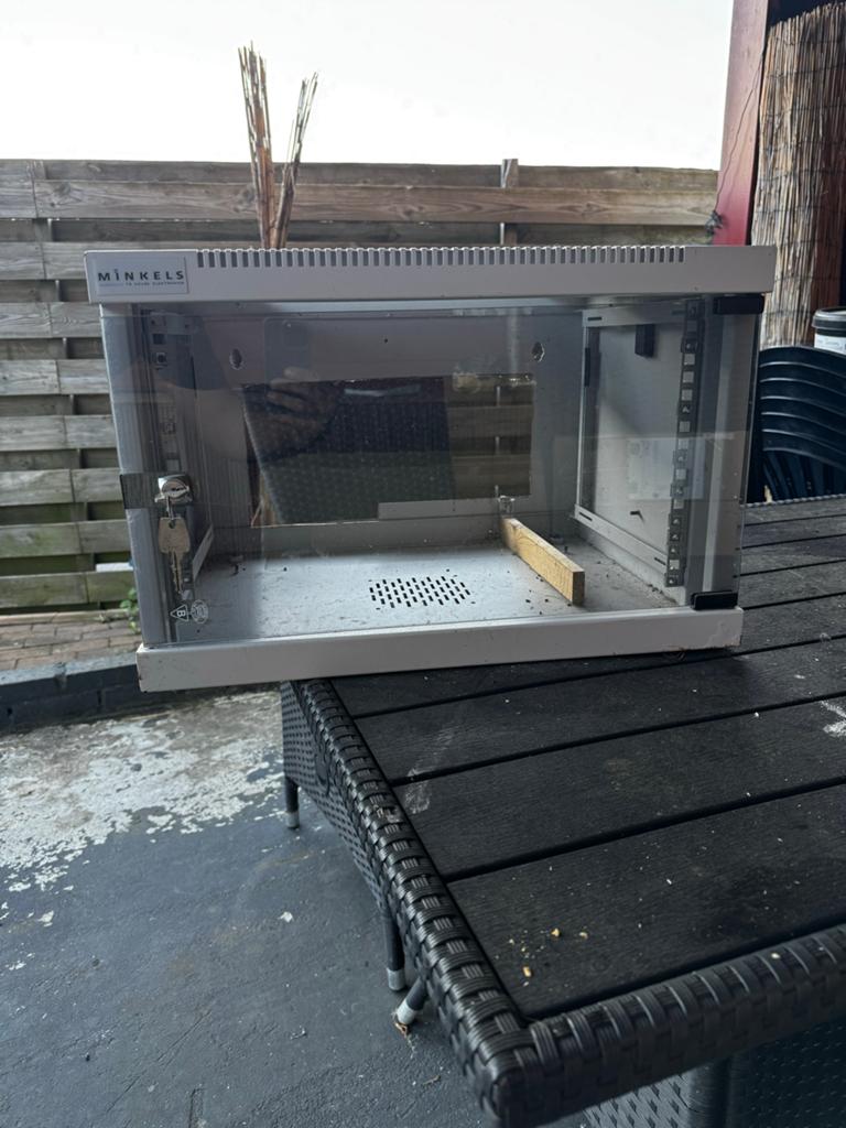 Minkels 19 inch serverkast / patchkast, Computers en Software, Serverkasten, Ophalen, Zo goed als nieuw, Plaatstaal