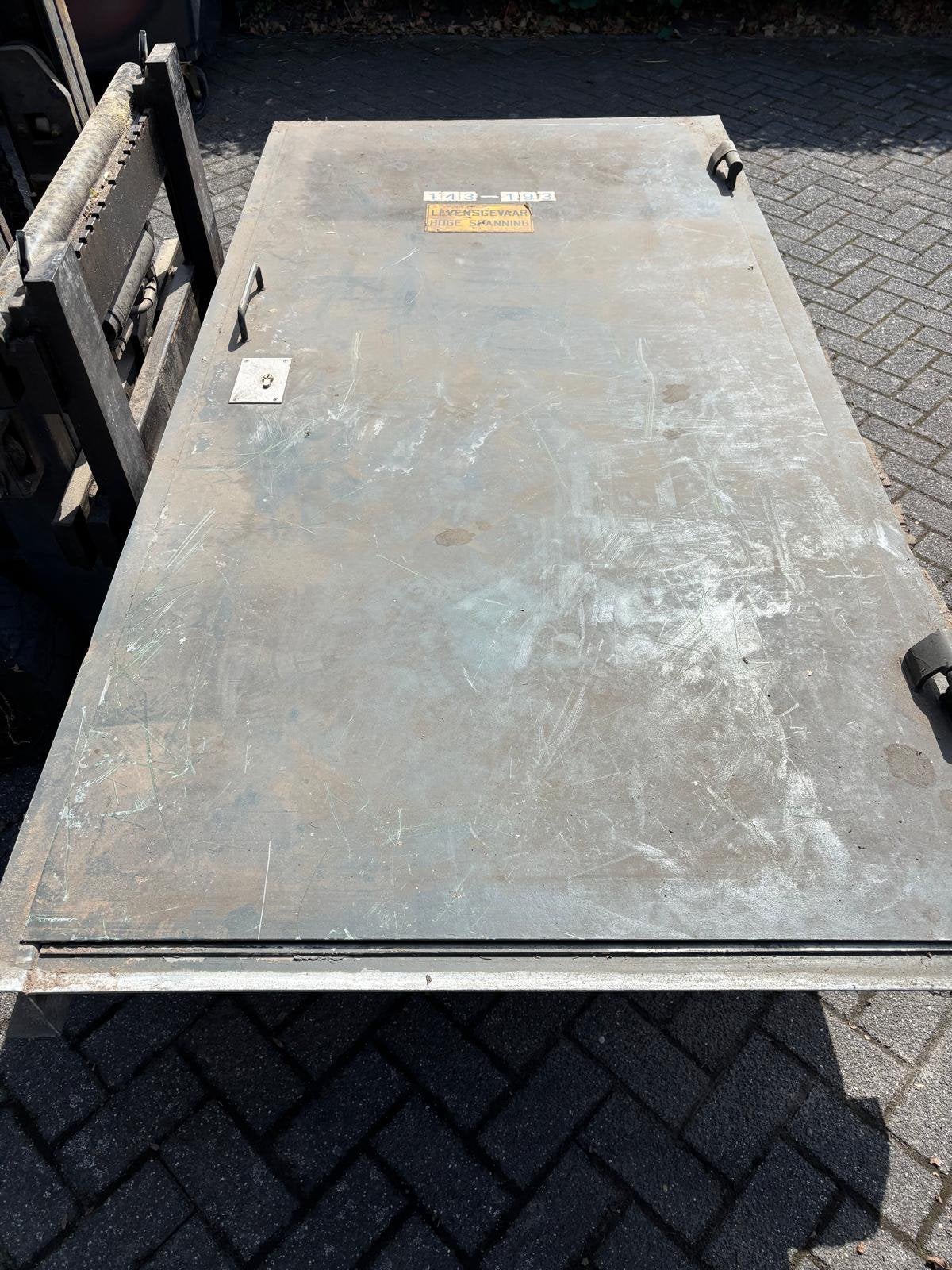 Meterkast deur /travo huis deur / ventilatieroosters, Ophalen
