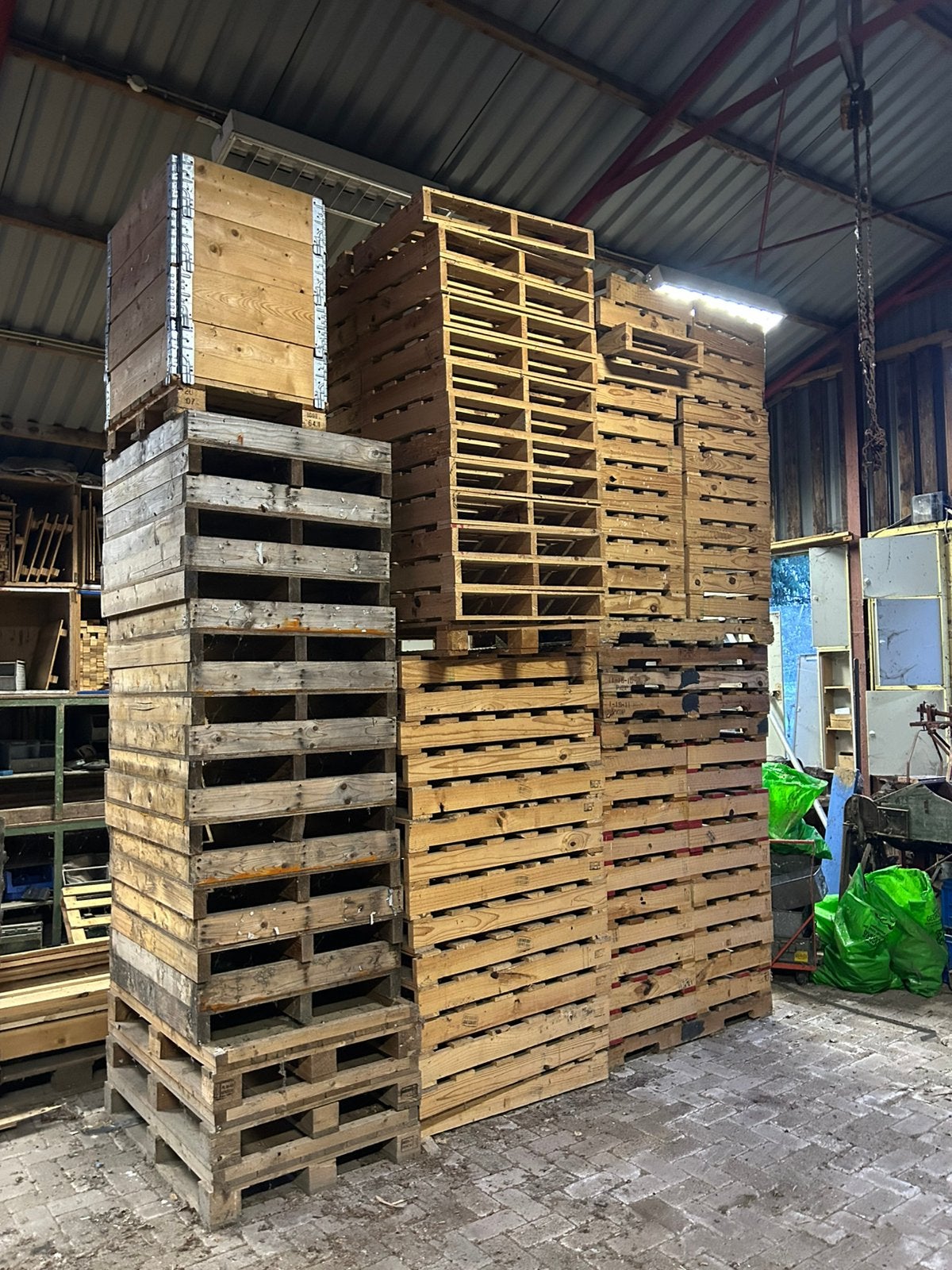 Partij pallets. Veel nieuw! Groot en klein, Ophalen, Minder dan 25 mm, Nieuw, Pallet