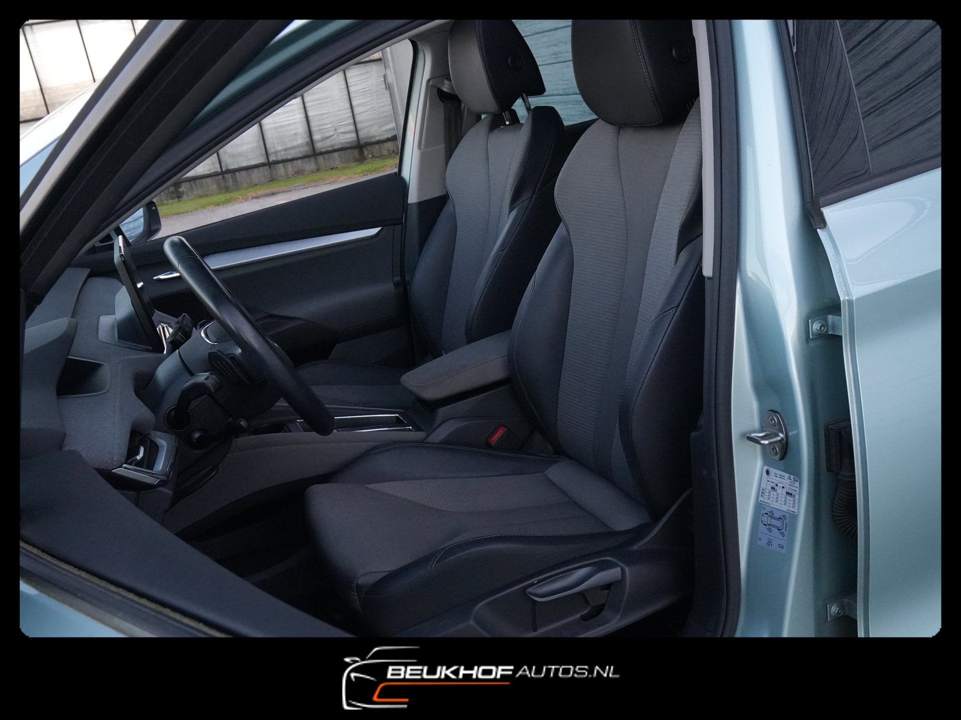 Foto 13 van Skoda Enyaq iV 60 Carplay Navi Pano Leer Camera Soh 93.5%.