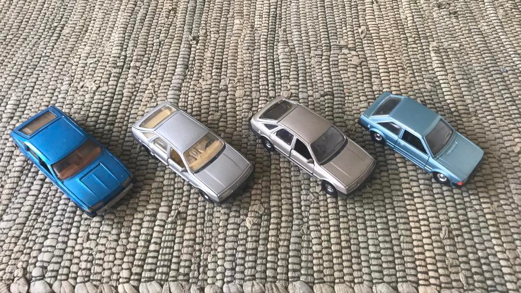 4 x Corgi 1/36, Ophalen of Verzenden, Zo goed als nieuw, Auto, Corgi