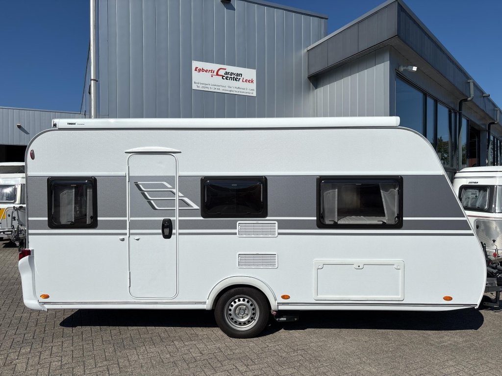 Eriba Living 471 luifel, mover, fietsendrager enkele bedden, Overige typen, Standaardzit, Bedrijf, 5 tot 6 meter
