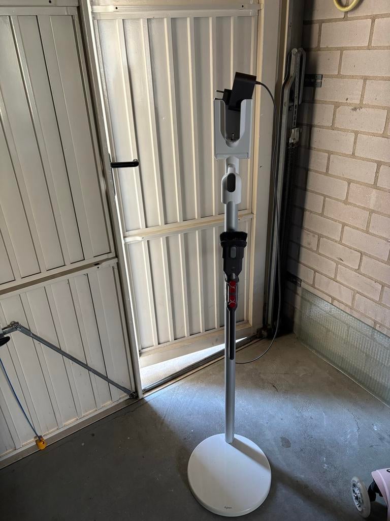 Dyson vloerstandaard met adapter en 2 accessoires, Witgoed en Apparatuur, Stofzuigers, Ophalen, Gebruikt, Overige typen