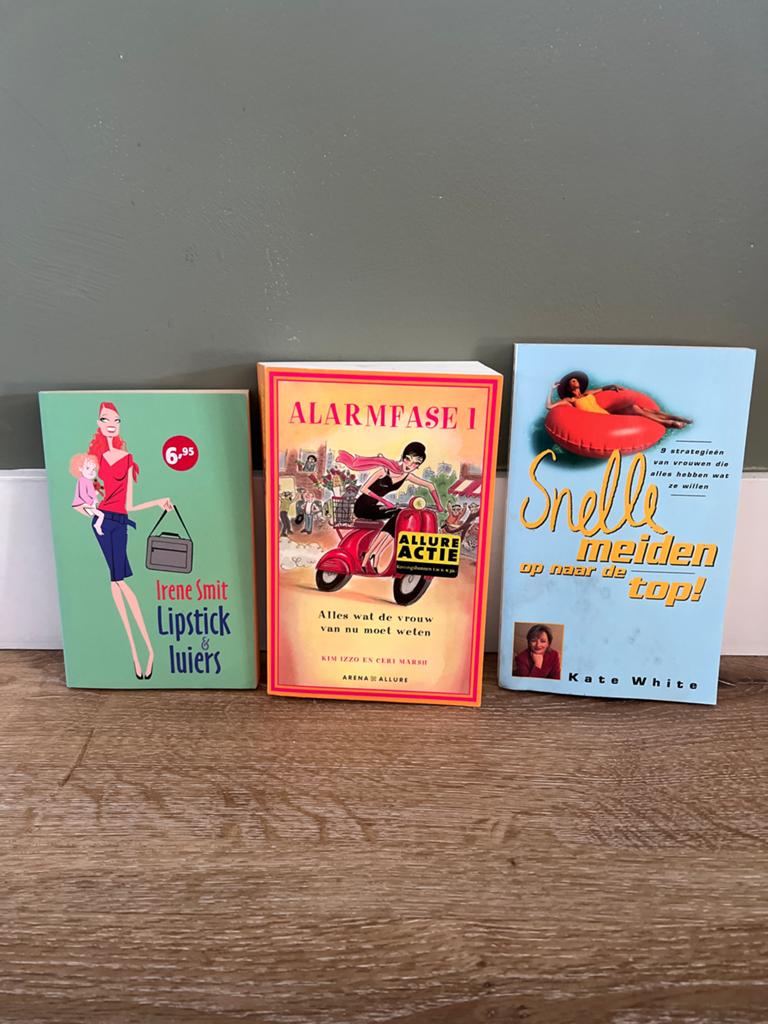 3 boeken: Lipstick & Luiers, Alarmfase 1, Snelle me, Ophalen, Gelezen