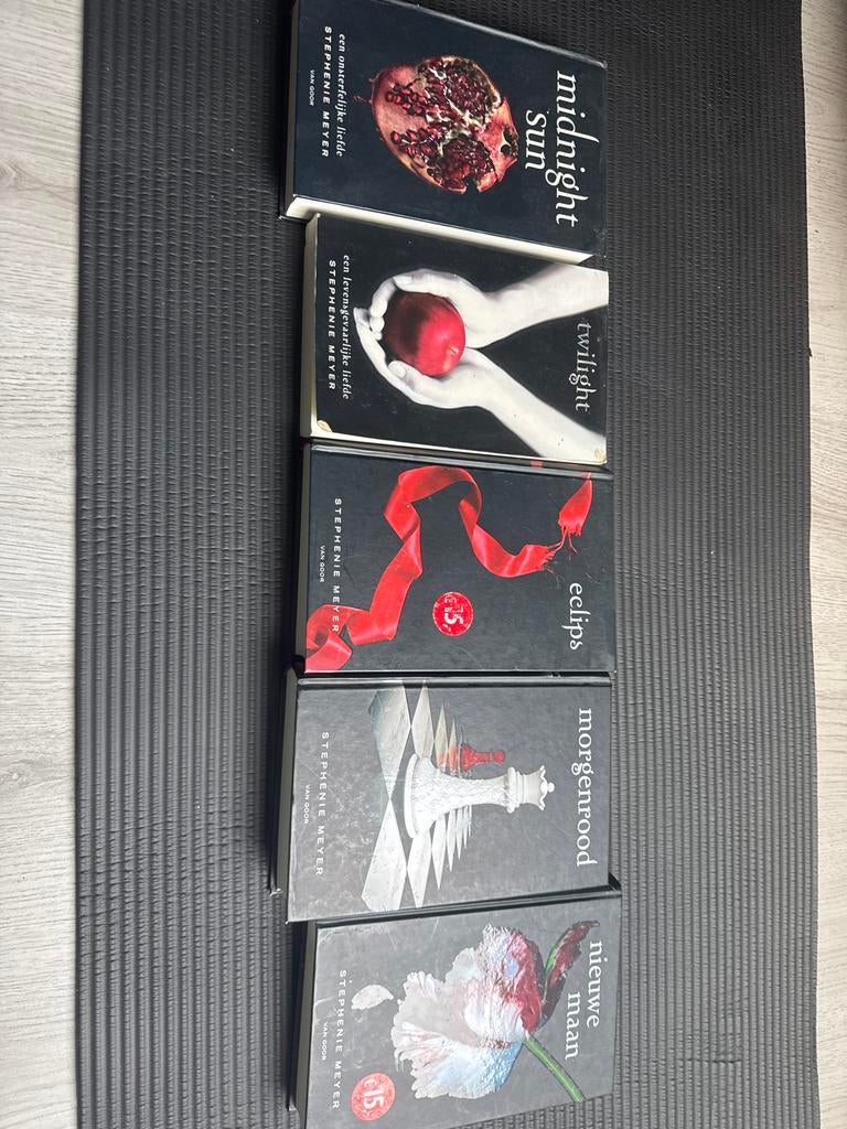 Twilight Boekenreeks - Stephenie Meyer (5 boeken), Ophalen, Gelezen, Nederland