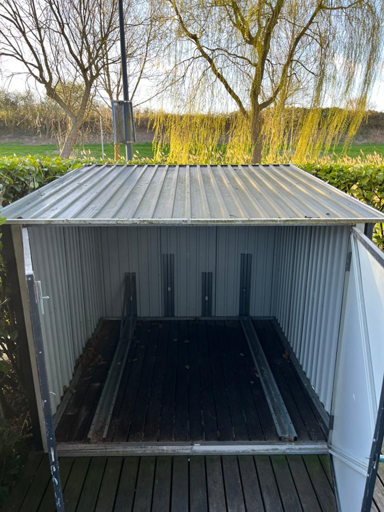 Metalen fietsschuurtje, Tuin en Terras, Ophalen, Gebruikt, Metaal, Fietsenberging