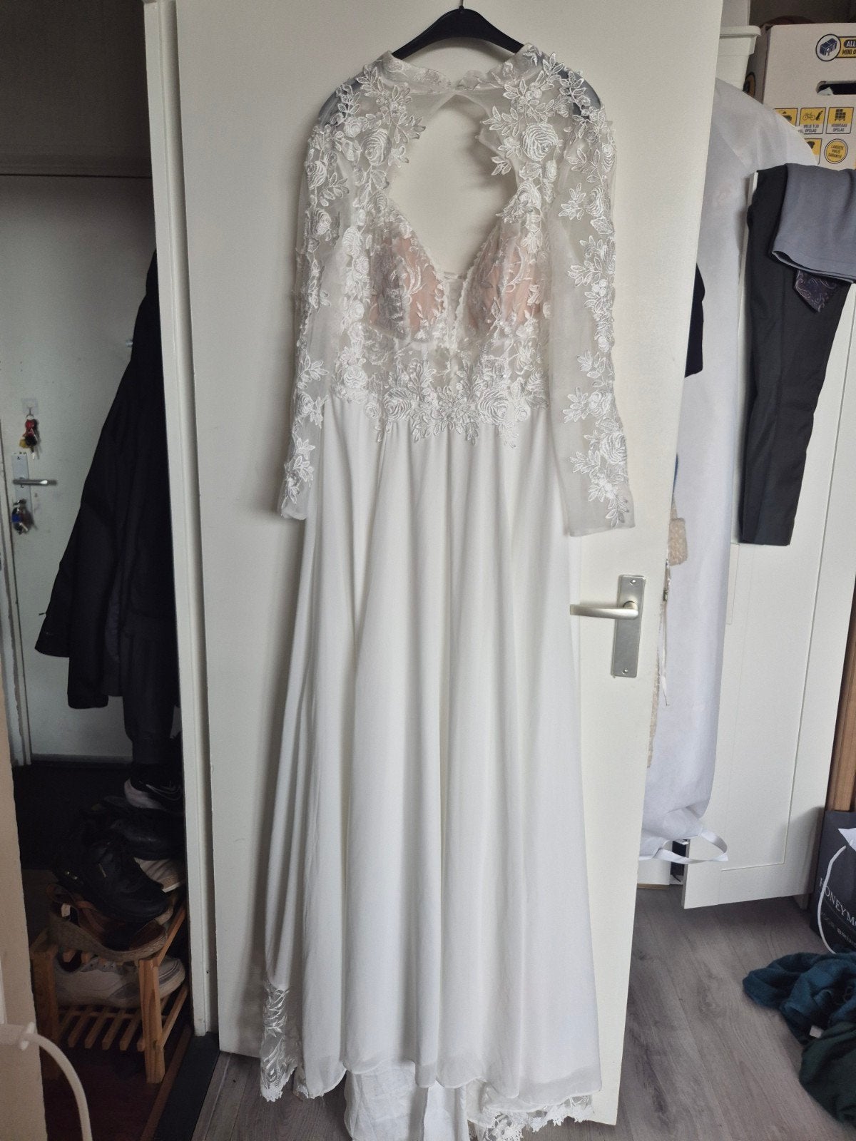 Prachtige witte trouwjurk met kanten details, Overige typen, Wit, Maat 42/44 (L), Ophalen of Verzenden