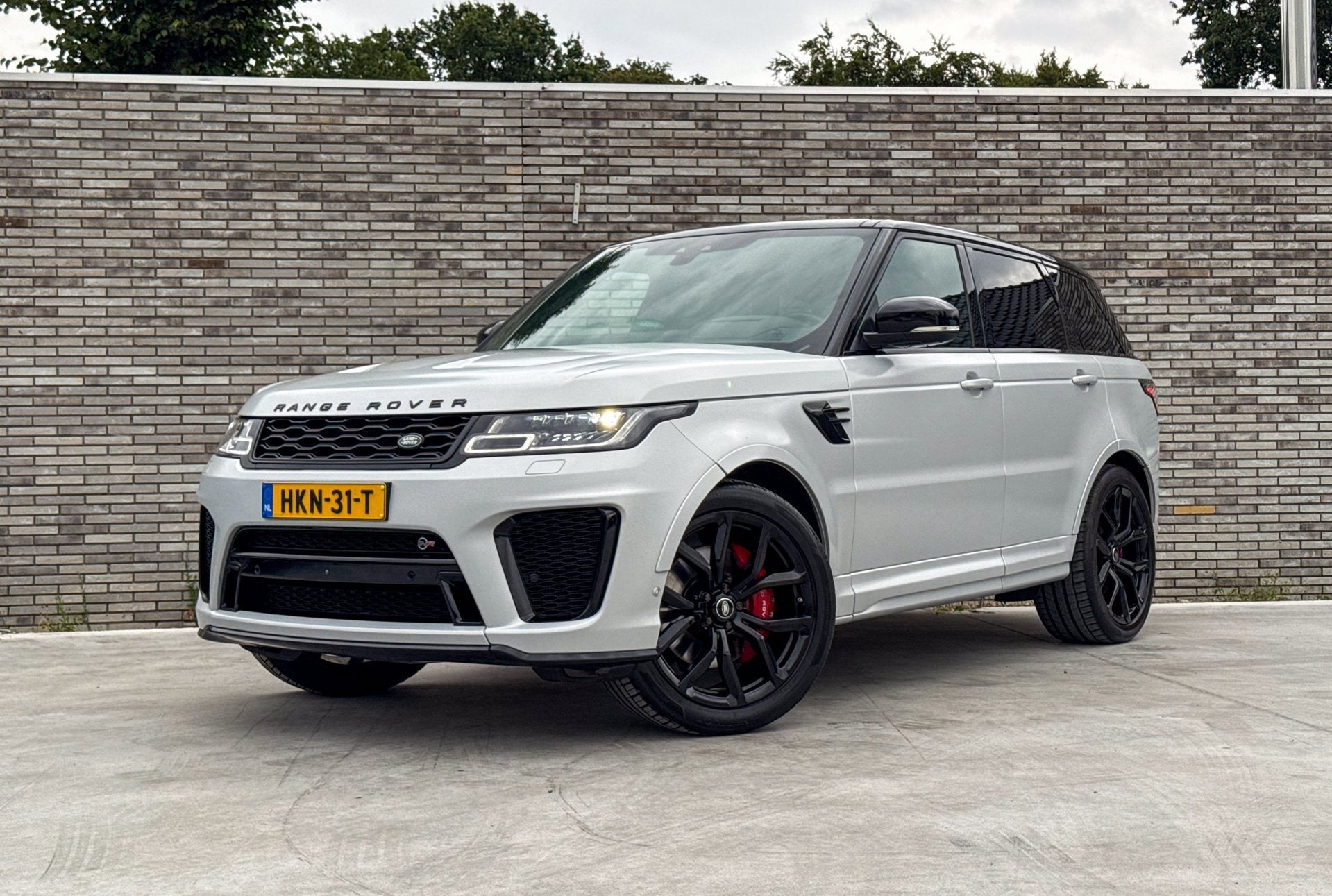 Land Rover RANGE ROVER SPORT 5.0 V8 SC SVR * MATTE SILVER SV, Auto's, Land Rover, Automaat, Gebruikt, 3000 kg, Leder