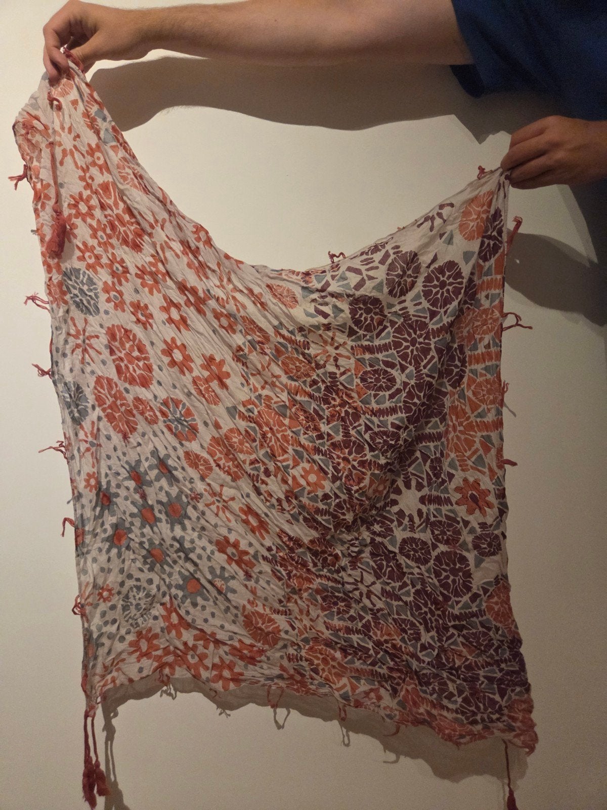 Sjaal met bloemenprint en kwastjes, Ophalen of Verzenden, Zo goed als nieuw, Sjaal