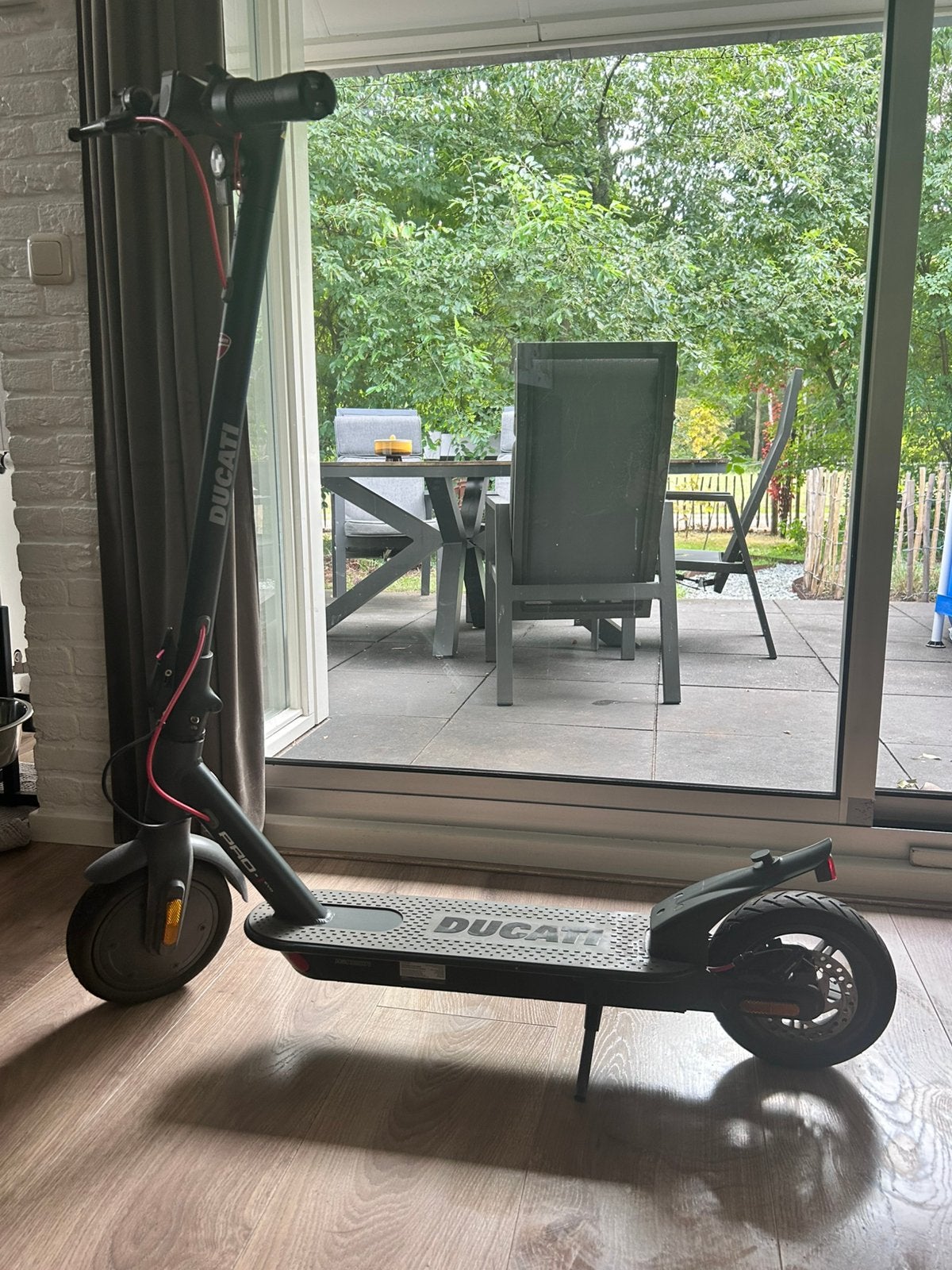 Ducati Pro Evo 1 elektrische step, Fietsen en Brommers, Steps, Ophalen, Zo goed als nieuw, Elektrische step (E-scooter)