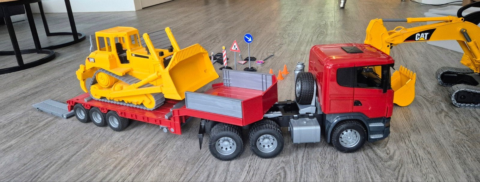 Bruder dieplader met bulldozer, graafmachine en accessoires, Ophalen, Gebruikt