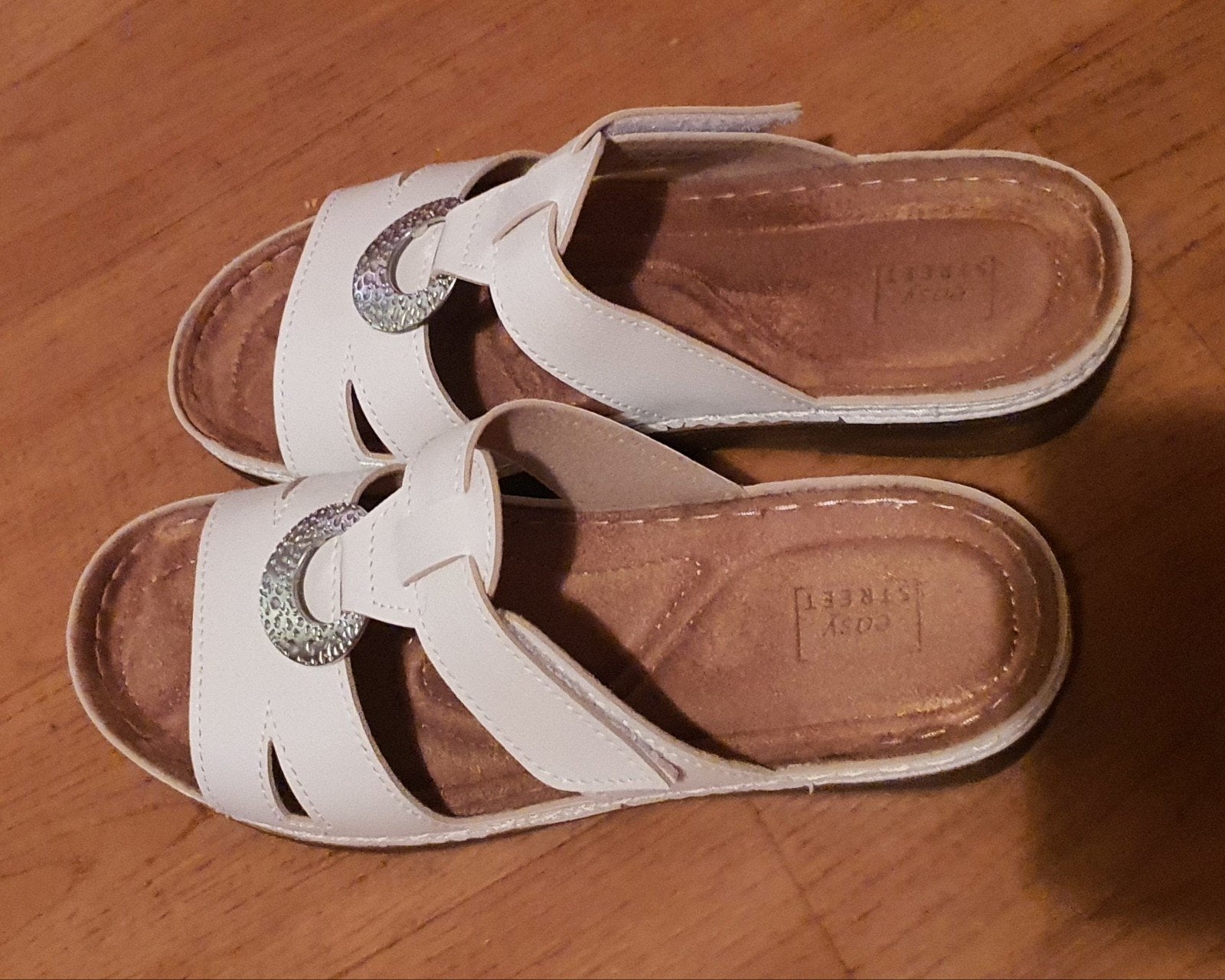 Zomer slippers wit met voetbed, maat 40/40,5, Kleding | Dames, Ophalen of Verzenden, Zo goed als nieuw, Van Haren - easy street