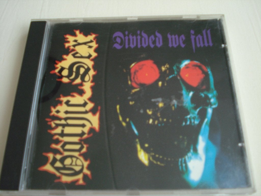 GOTHIC SEX - DIVIDED WE FALL gothic rock, Overige genres, Ophalen of Verzenden, Zo goed als nieuw, Inclusief boekje