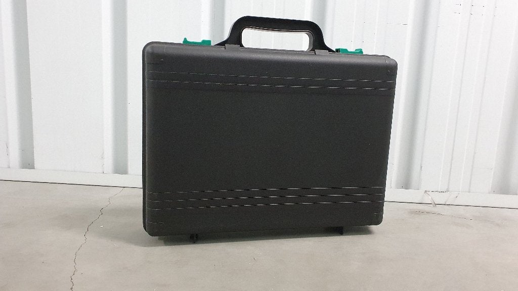 Kunststof koffer ca. 37x27x8 cm - nieuwstaat, Hard kunststof, Minder dan 50 cm, Ophalen of Verzenden, Zo goed als nieuw