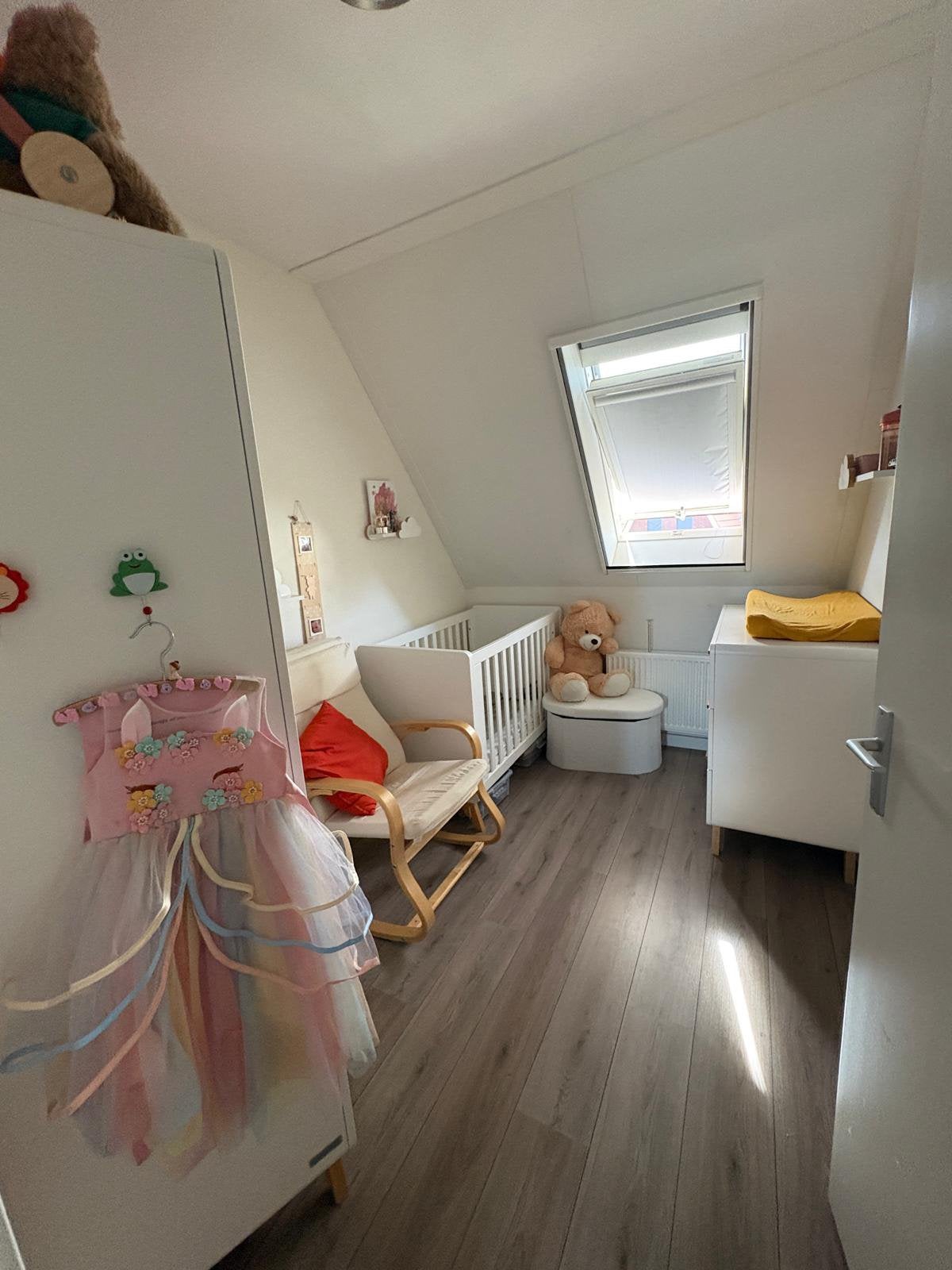 Complete kinderkamer ( kast, commode en ledikant ), Ophalen, Gebruikt, Jongetje of Meisje