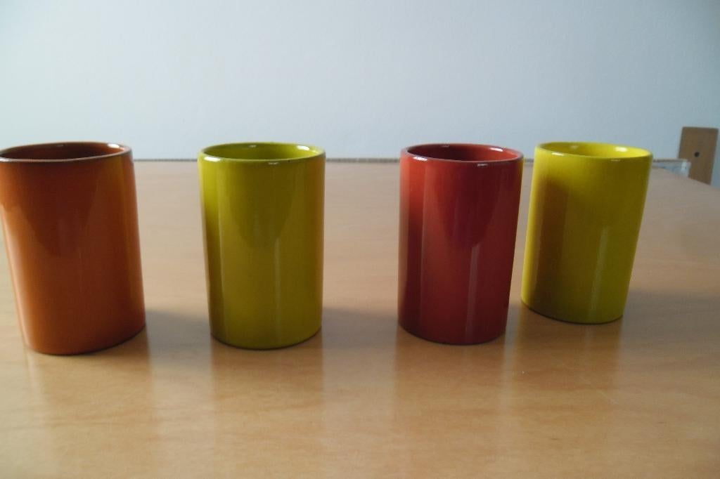 4 gekleurde bekers, Overige typen, Ophalen of Verzenden, Zo goed als nieuw, Overige stijlen