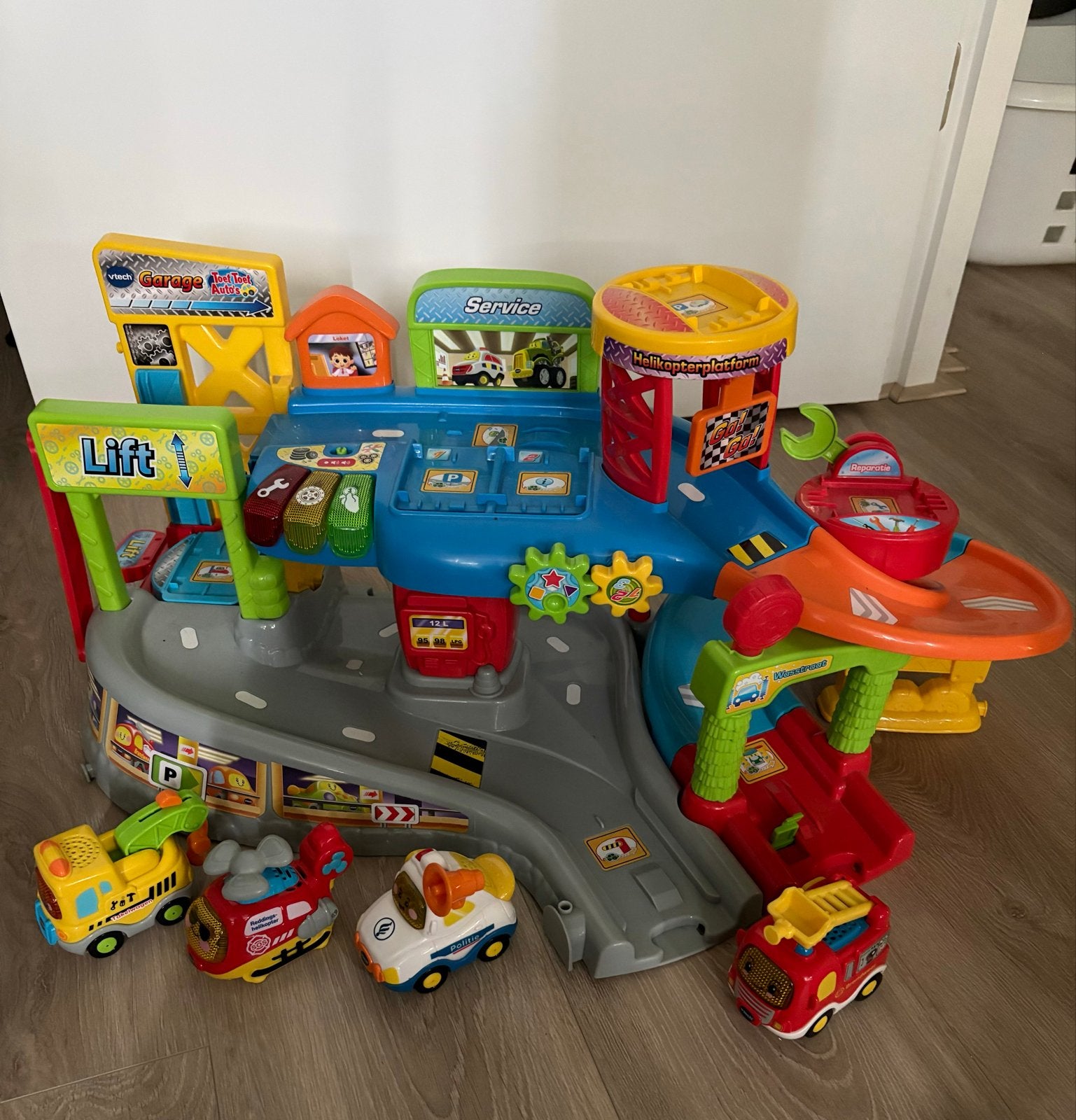 VTech Toet Toet Auto's Garage met 4 auto's, Kinderen en Baby's, Ophalen of Verzenden, Zo goed als nieuw