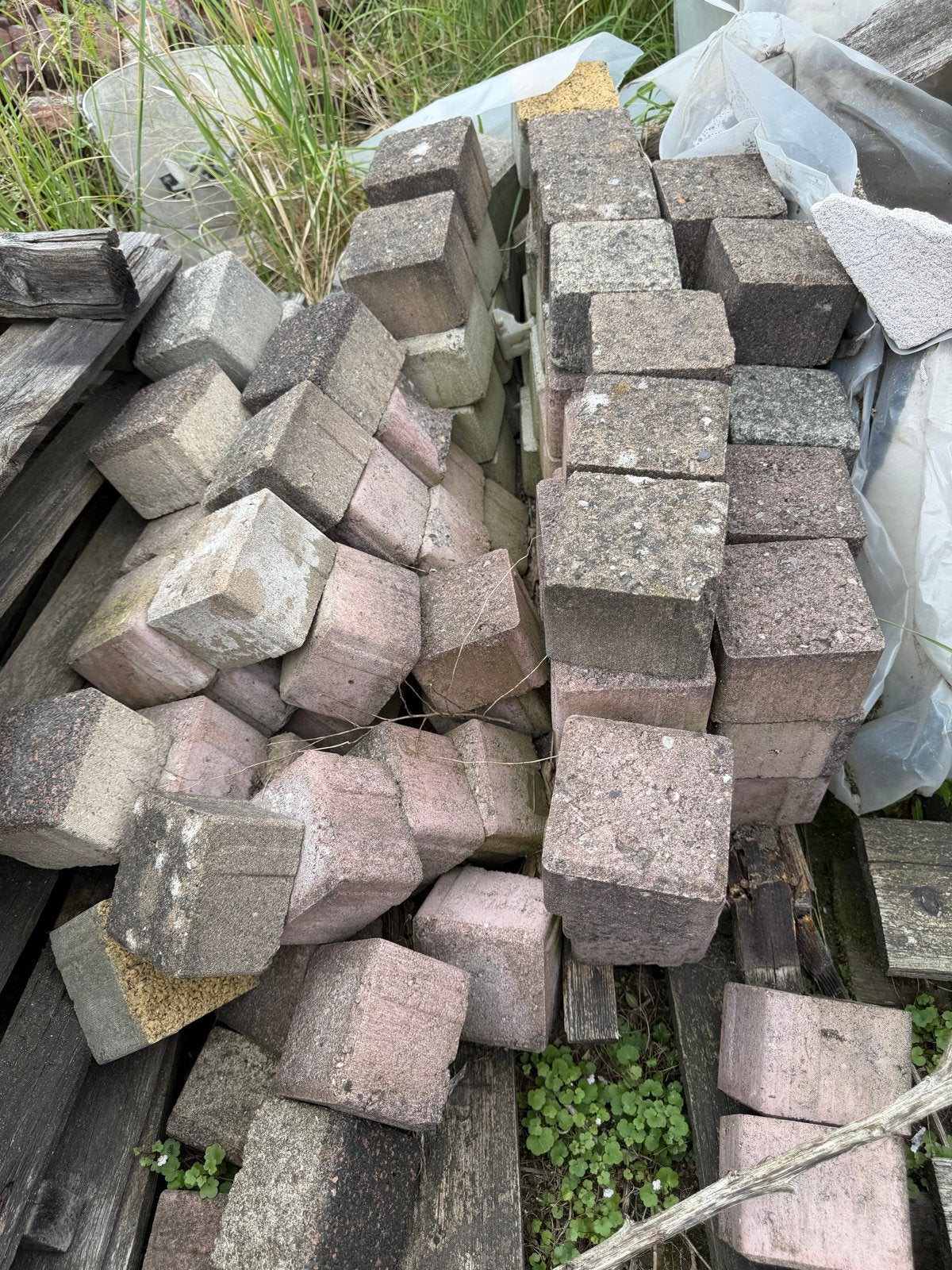 Vierkante betonklinkers, Ophalen, Gebruikt, Klinkers, Minder dan 5 m²