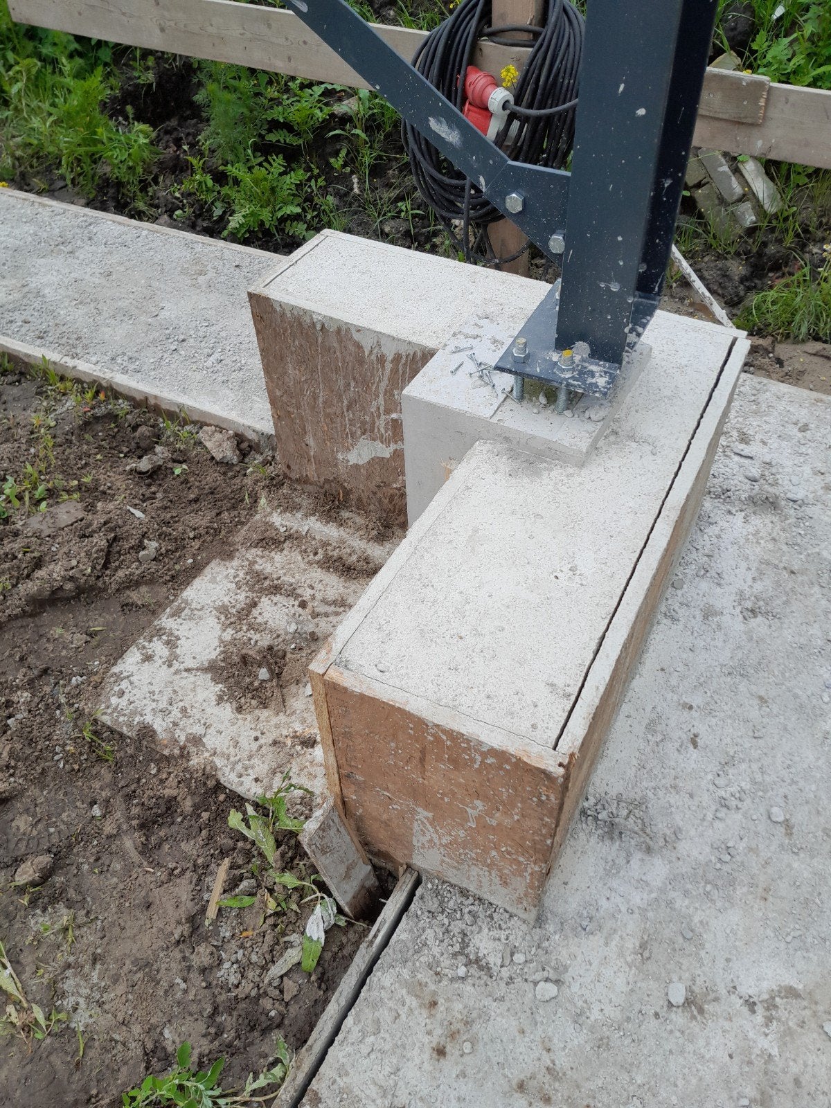 Poerbekisting, bekisting platen voor poeren betonpoer, Ophalen