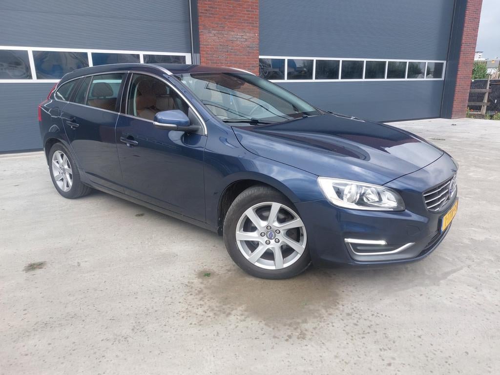 Volvo V60 2.0 D4 Summum Leer Navigatie LMV, Voorwielaandrijving, 4 cilinders, Blauw, 26 km/l