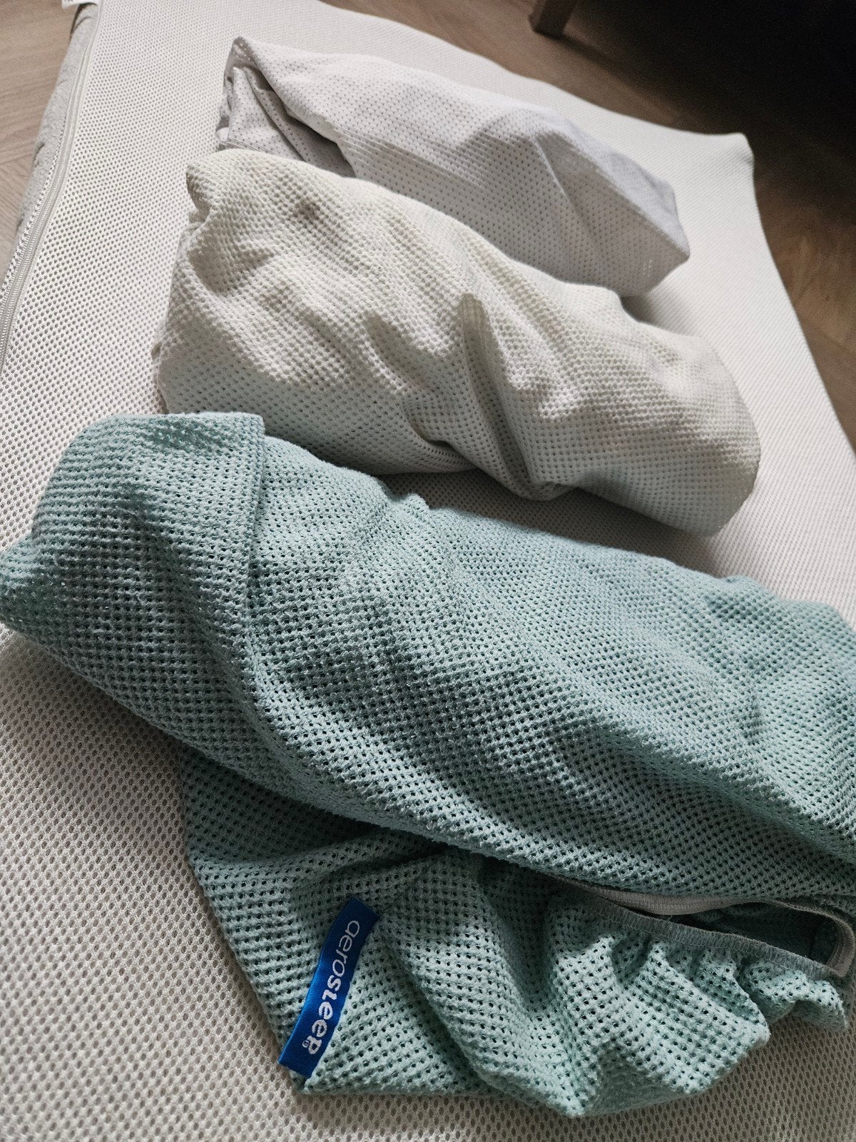 Aerosleep topmatras en 3 hoeslakens, mag met matras compleet, Kinderen en Baby's, Kinderkamer | Beddengoed, Jongetje of Meisje
