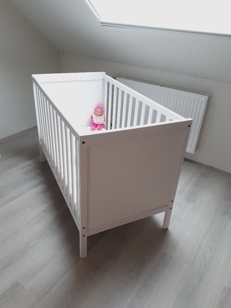 IKEA Sundvik babybedje/kinderledikant, incl. matrasje!, Kinderen en Baby's, Babywiegjes en Ledikanten, Ophalen, Zo goed als nieuw