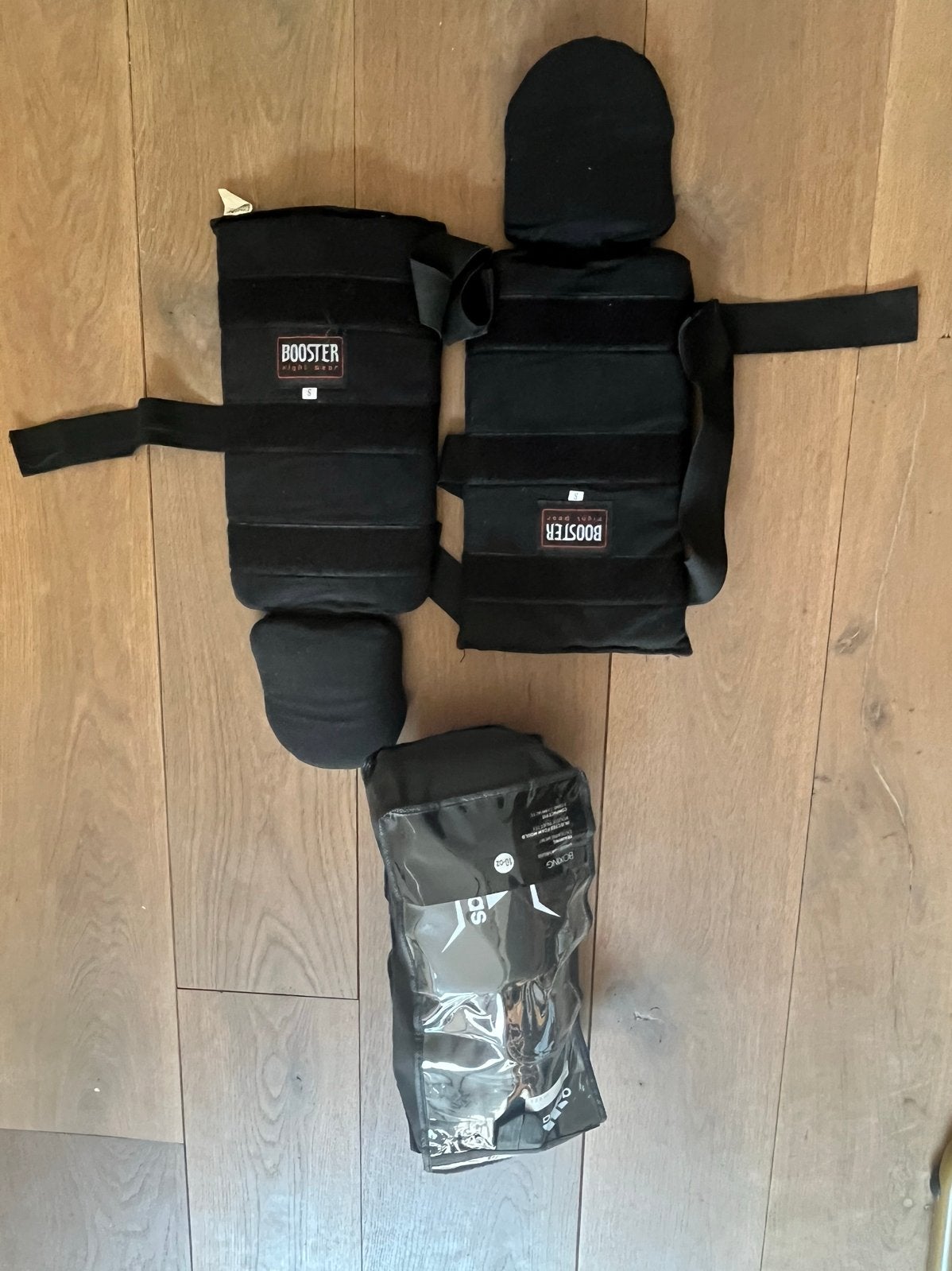Bokshandschoenen Adidas en scheenbeschermers Booster, Gebruikt, Overige, Vechtsportbescherming, Ophalen of Verzenden