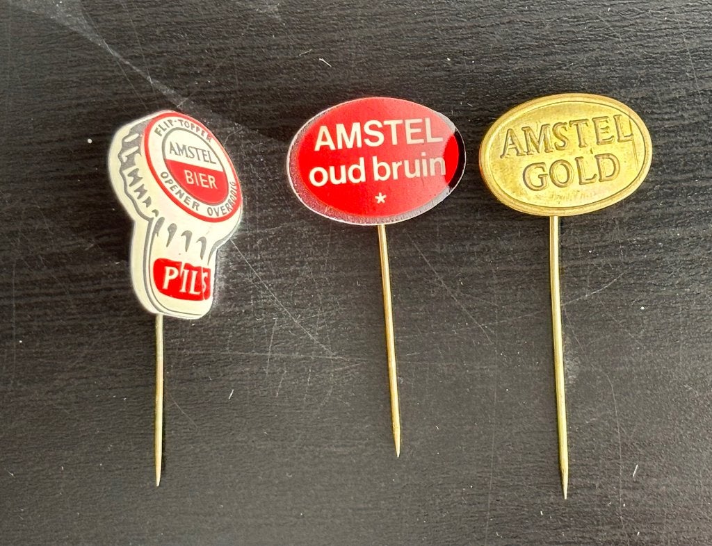 Speldjes Amstel bier, oud bruin, gold  vintage, Verzamelen, Ophalen of Verzenden, Gebruikt, Overige onderwerpen, Speldje of Pin