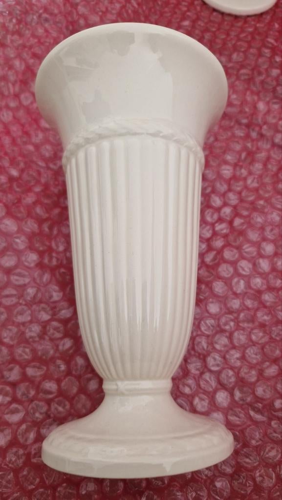 Wedgwood vaas, wit, geribbeld design, Antiek en Kunst, Ophalen