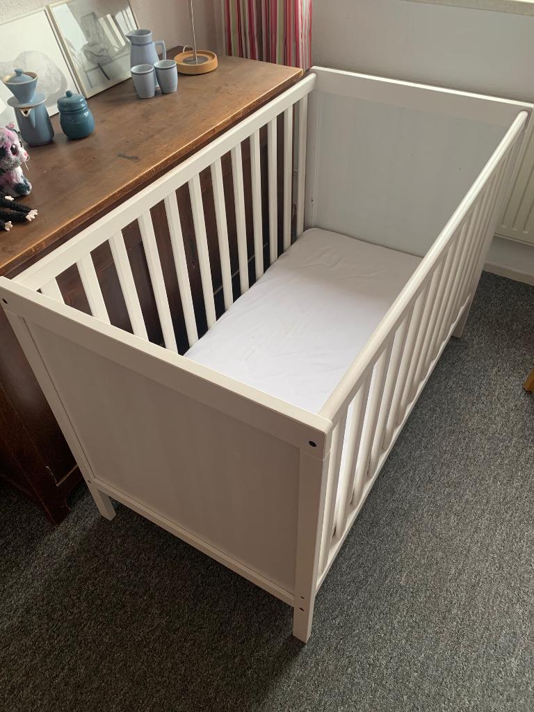 Wit baby ledikant, Kinderen en Baby's, Babywiegjes en Ledikanten, Ophalen, Gebruikt, Ledikant
