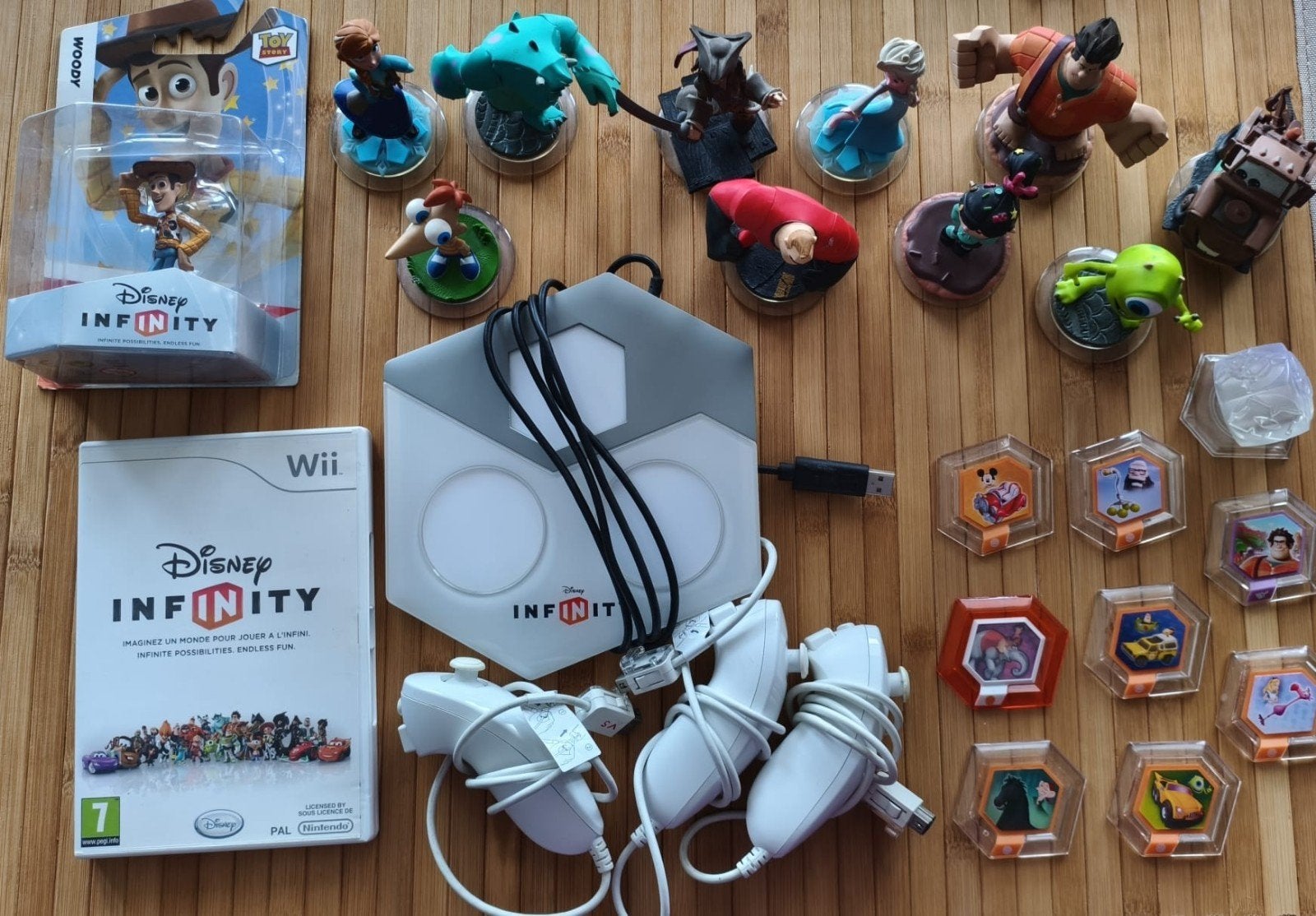 Wii Disney Infinity spel + meerdere characters, Ophalen, Gebruikt, Met 2 controllers, Met games
