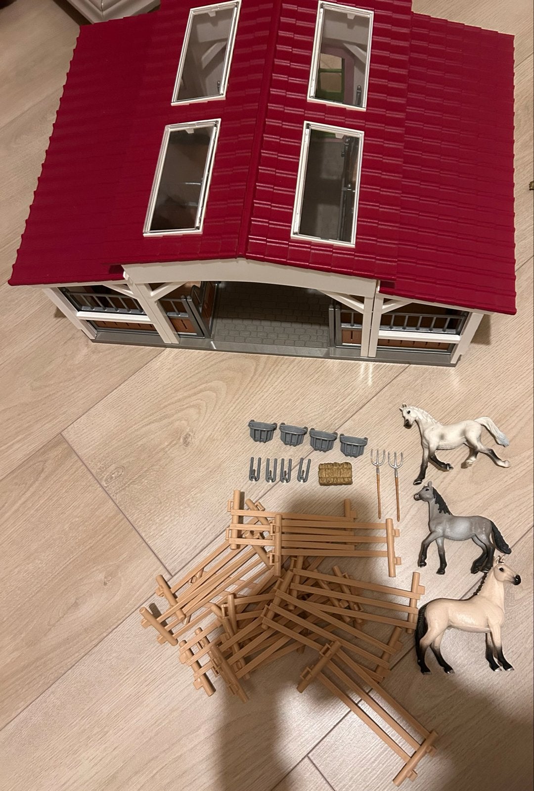 Schleich paardenstal met accessoires en paarden, Ophalen, Gebruikt, Jongen of Meisje