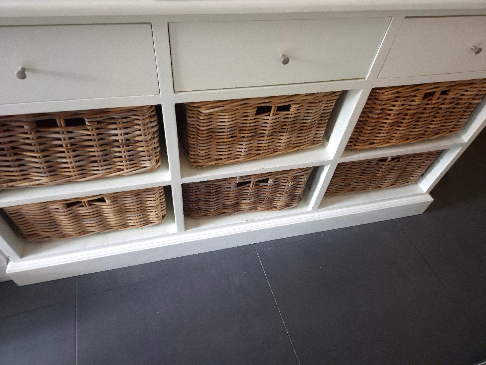 Wit dressoir met 6 rieten manden en 3 lades B150xD45xH85, Ophalen, Gebruikt, 100 tot 150 cm, Met lade(s)